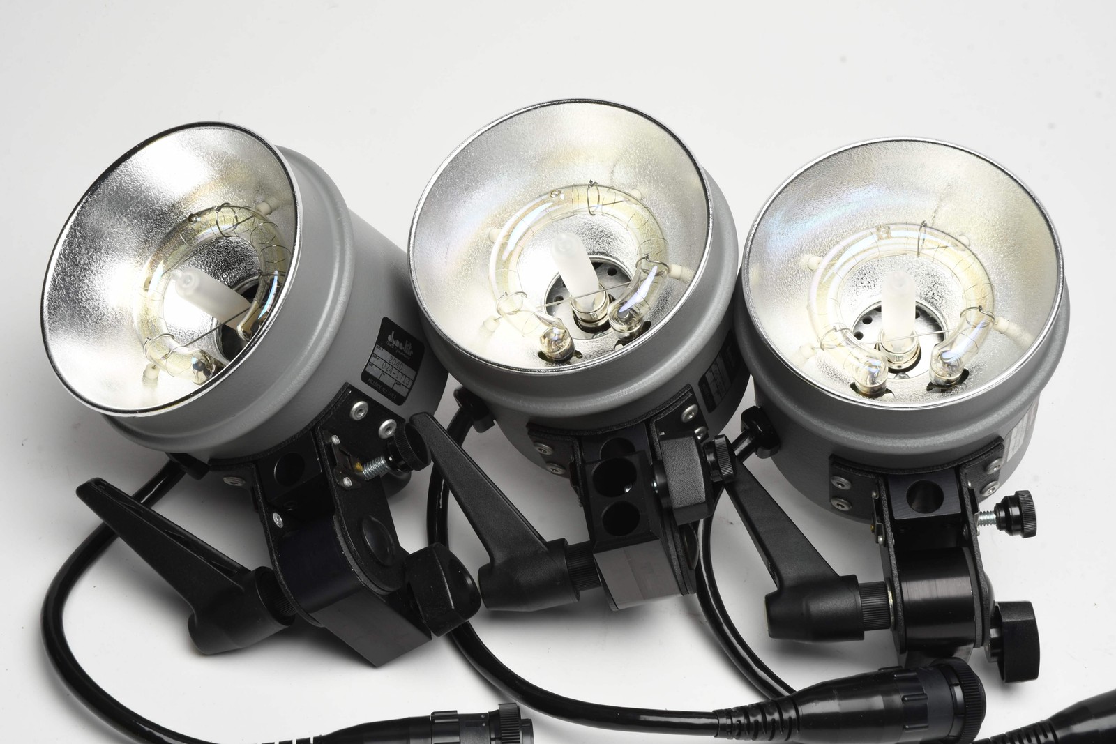 Dyna-Lite M800E Studio Flash Kit 3X Strobes, Lightware Case, Very Nice!