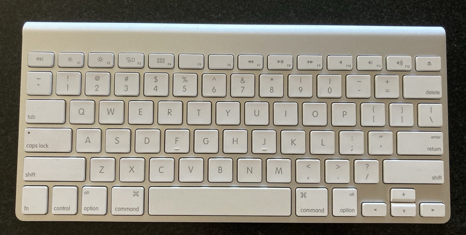 APPLE A1314 MC184LL/A WIRELESS KEYBOARD EXC COND TESTED WORKS GREAT VERY CLEAN
