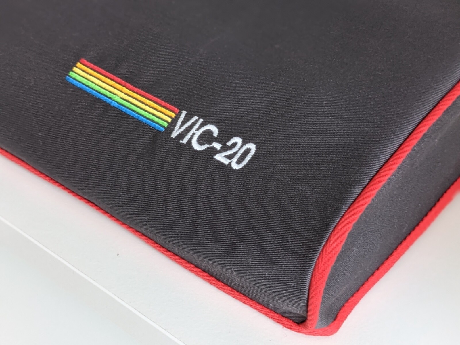 Dust cover compatible  with COMMODORE VIC-20 - dust cover- - embroidered