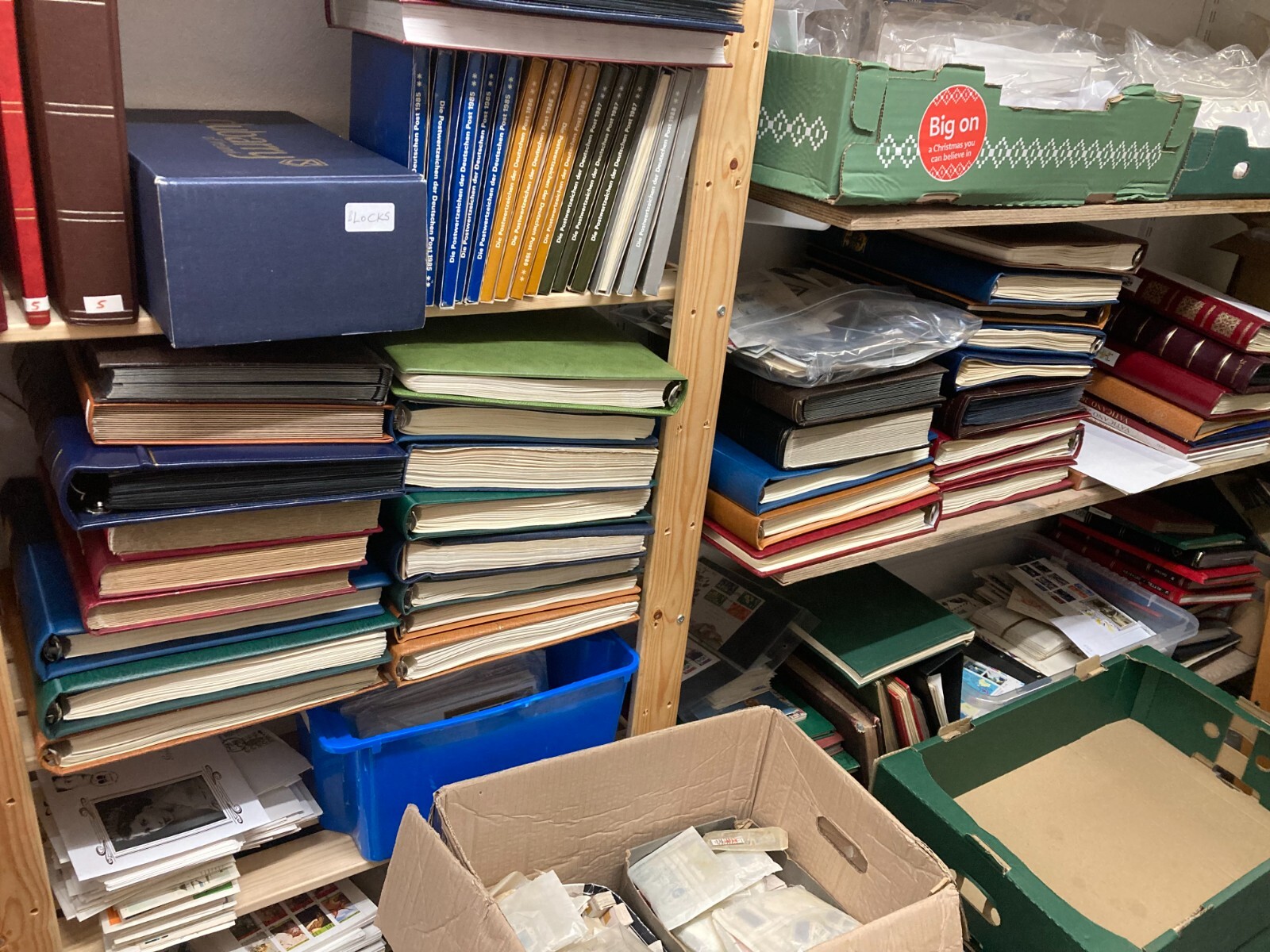 5 KG kilo world box with albums stock books loose ALL SORTS , 5 tonnes to sell