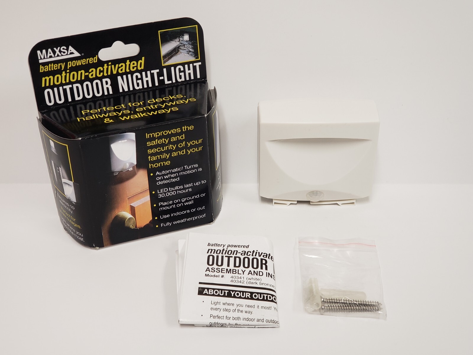 MAXSA Battery Powered Motion-Activated Outdoor Night-Light New in Open Box