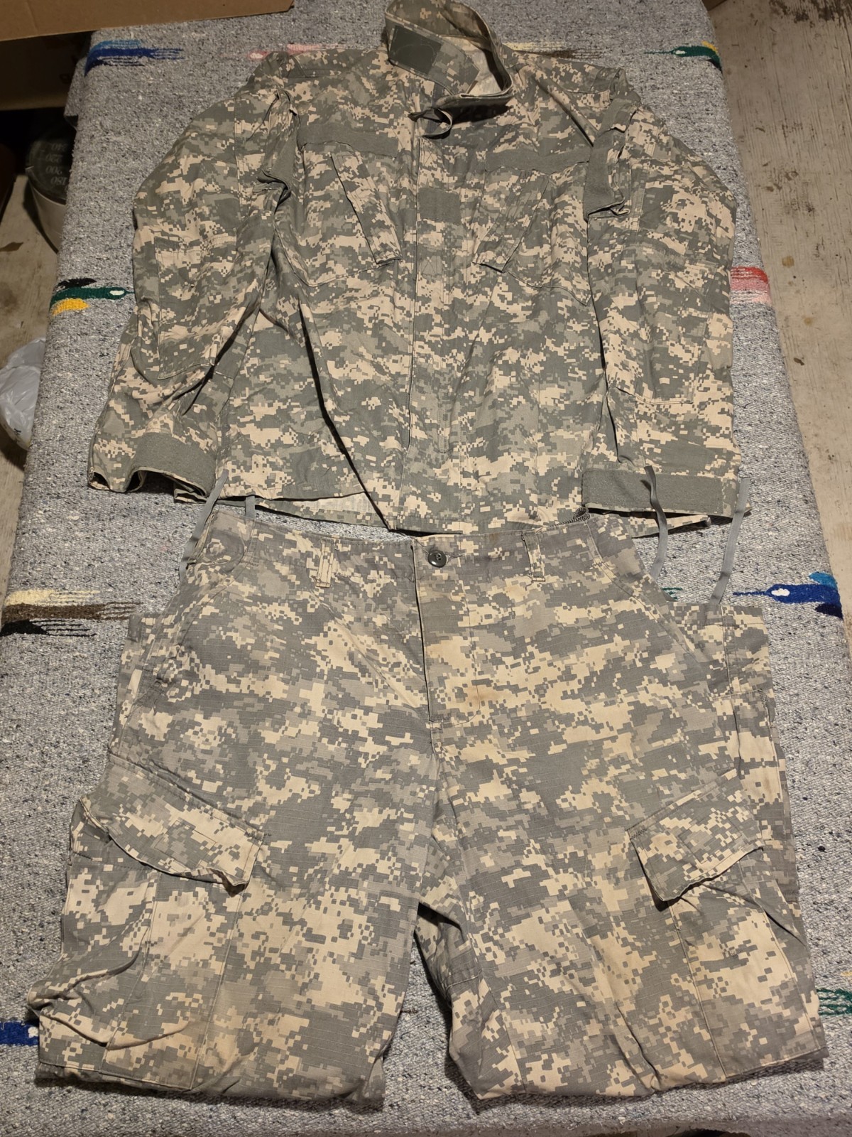 US ARMY DIGITAL CAMO UNIFORM SHIRT SIZE MEDIUM REGULAR PANTS SIZE MEDIUM X SHORT