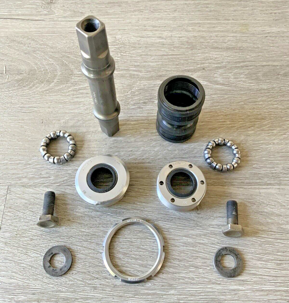 SHIMANO 600 BOTTOM BRACKET ITALIAN THREADED 70-115 MM