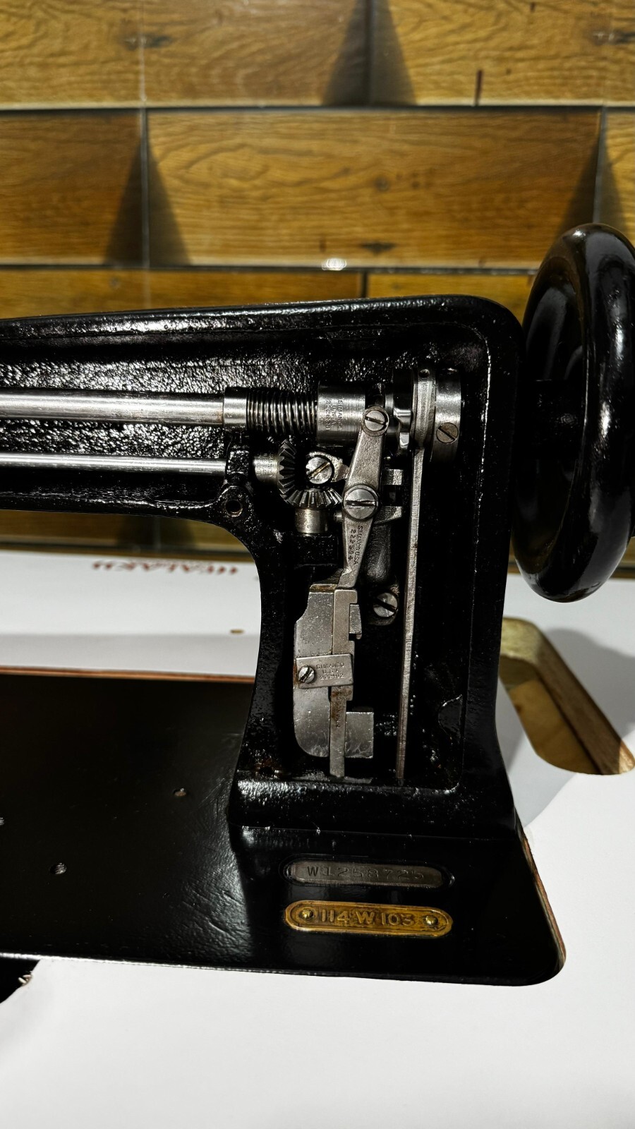 Singer 114w103 Chain & Moss Stitch Embroidery Machine