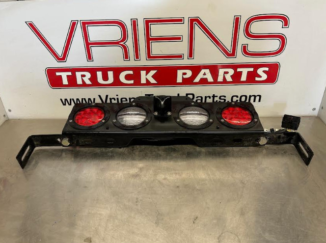 KENWORTH BRACKET-TAIL LIGHT INCLUDES A11-1822, A11-2437, P92-5522-1720, P49-1007