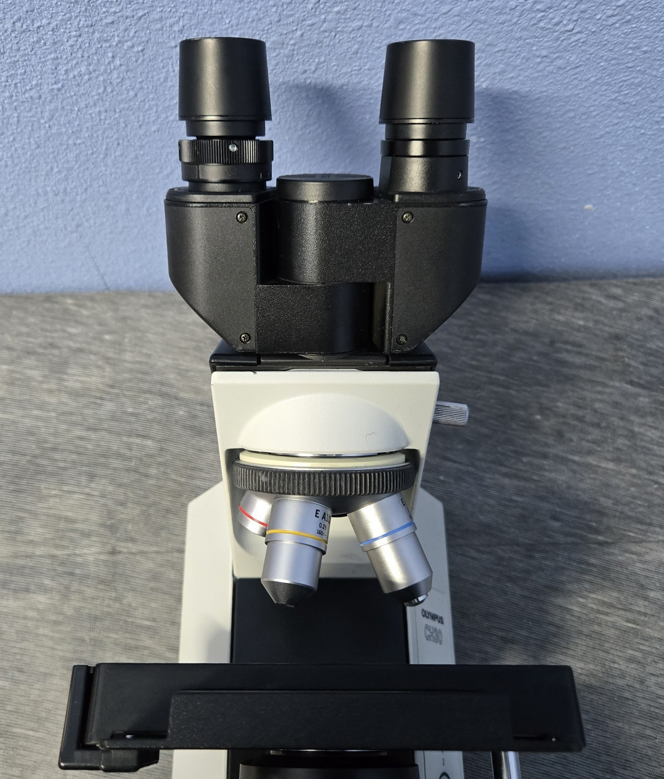 OLYMPUS CH30 CH30RF100 BINOCULAR MICROSCOPE W/OBJECTIVES 4 X 10X 40X (INV08)