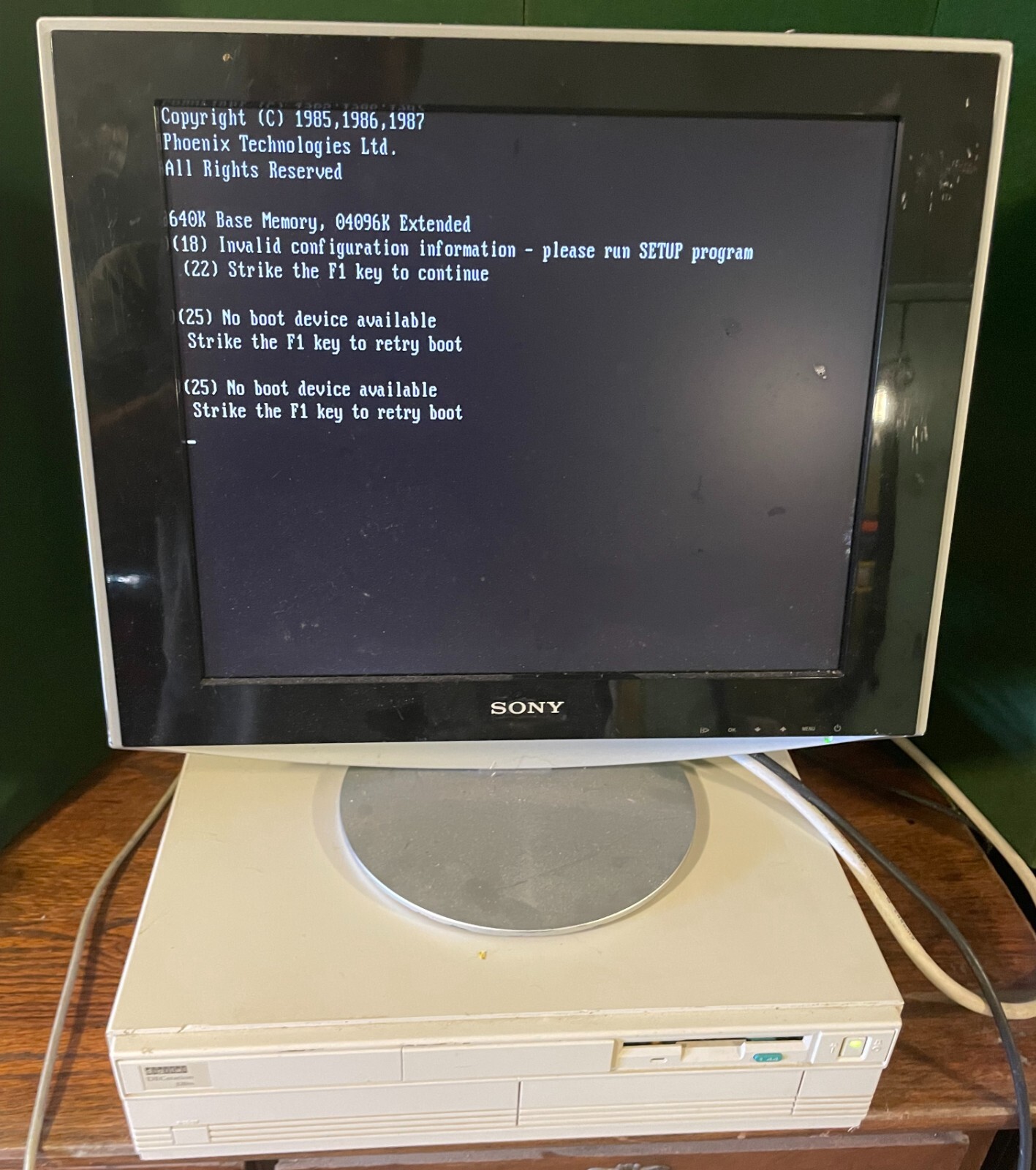 Vintage DEC Digital Equipment DECstation 320SX Computer, PC443-A2