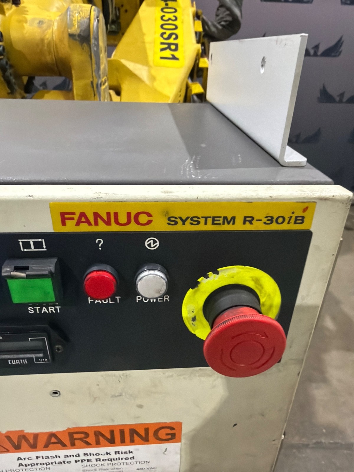 FANUC R‑2000iB/210F Complete w/ R‑30iB Controller USED