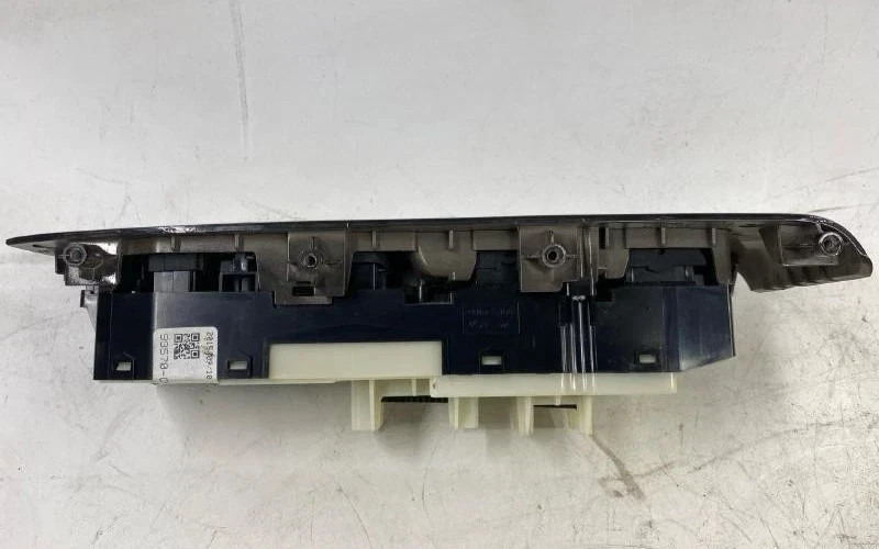 2016-2018 Kia Sorento Driver Side Front Master Window Mirror Switch Assembly OEM