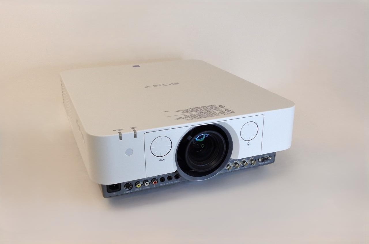 Sony VPL-FX30 4200 Lumen XGA 3LCD Projector