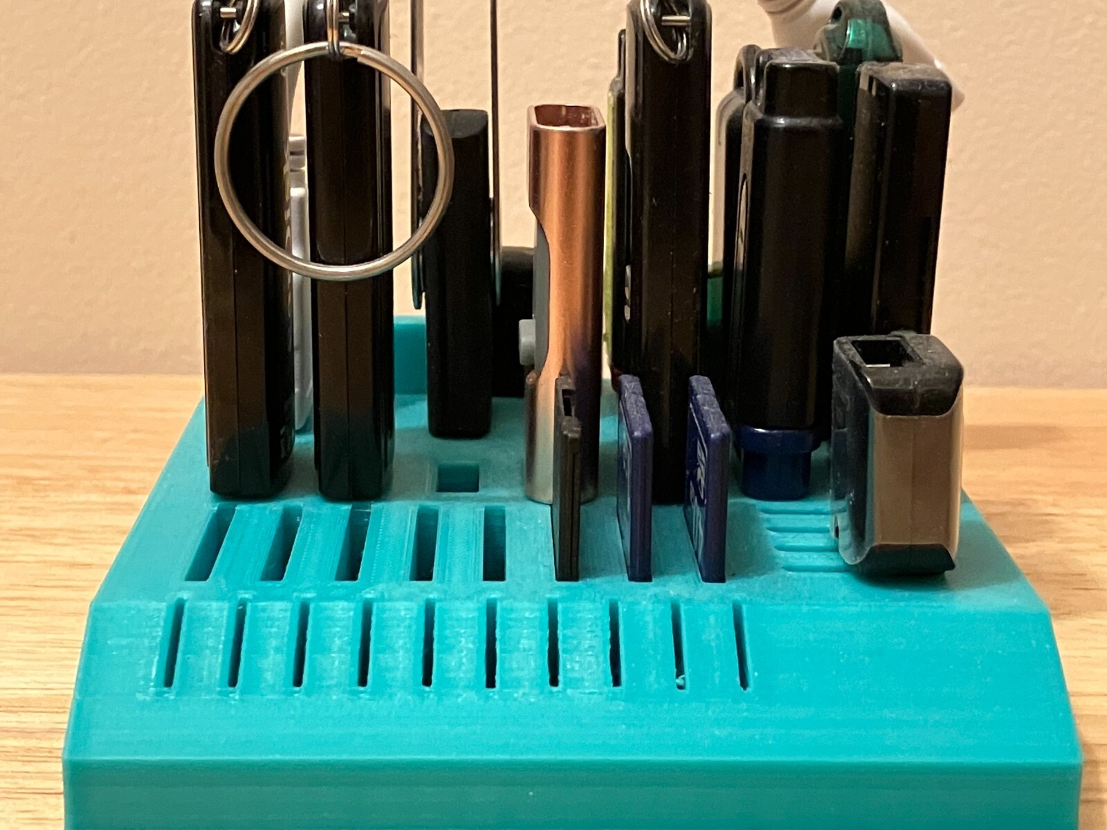 New 3D Printed Meta Green USB, USB-C, SD, MicroSD Holder