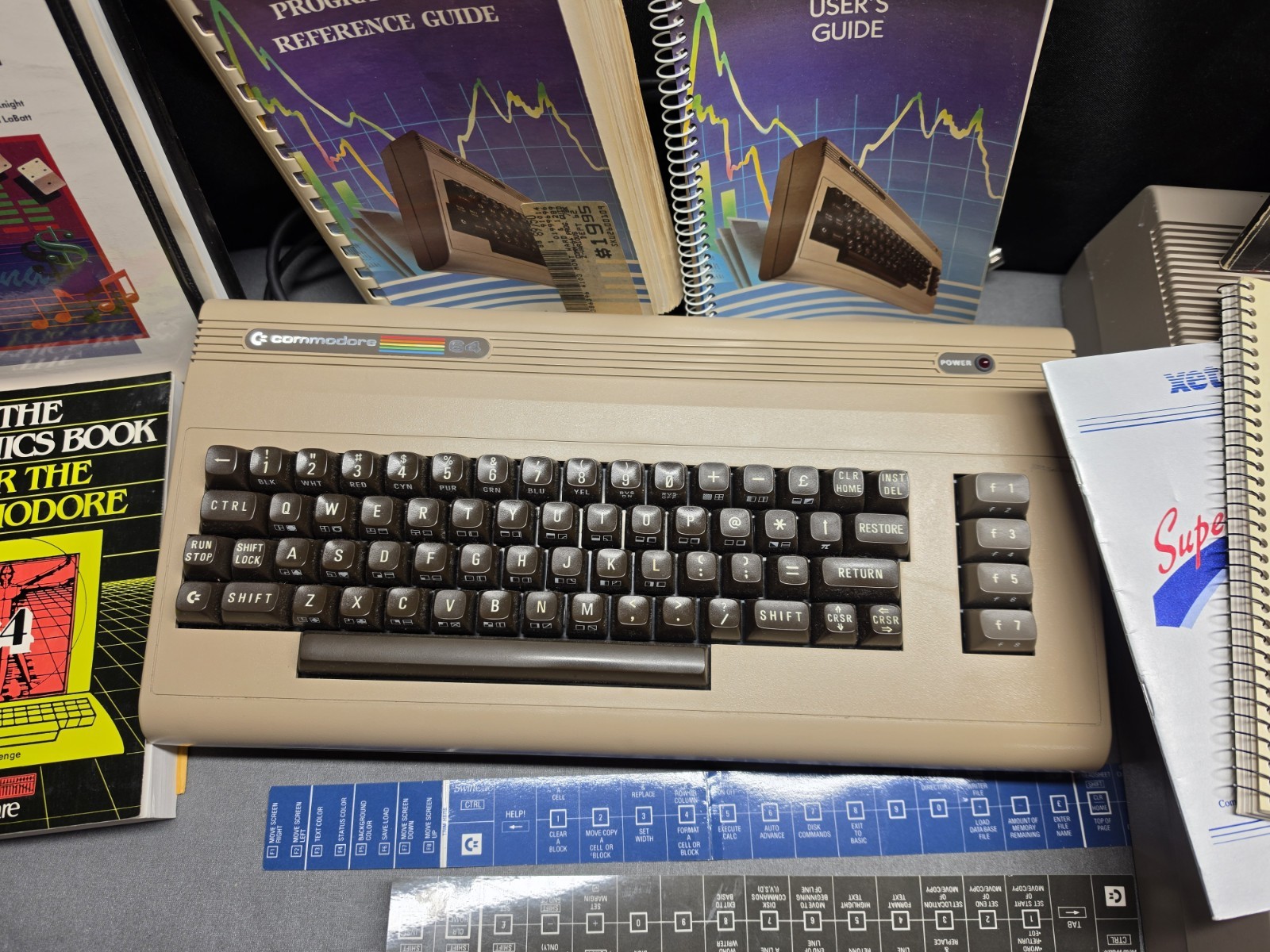 COMMODORE 64 COMPUTER WITH 1541 DISK DRIVE, MANUALS, & MORE 💻