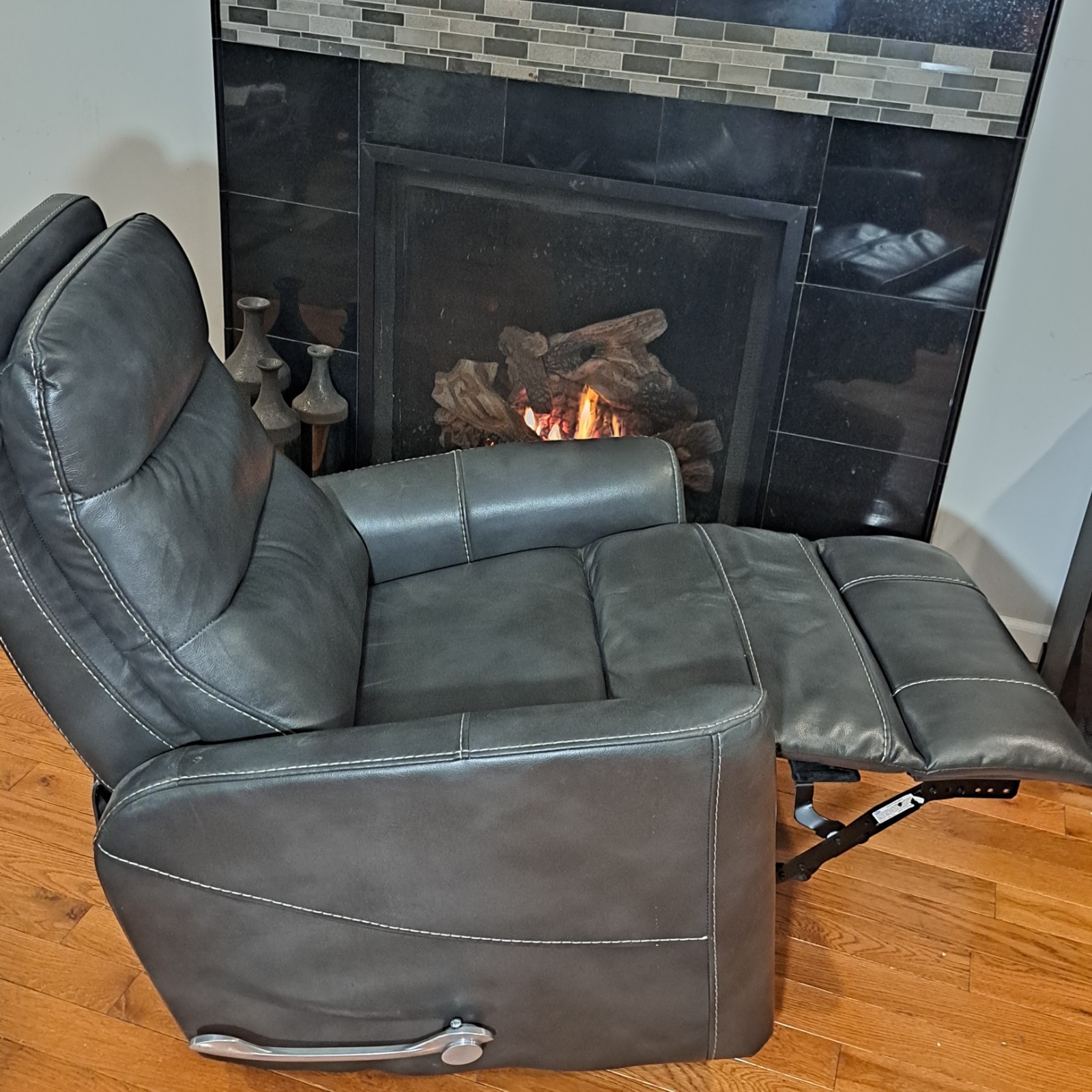 PICKUP: Timberland Leather Recliner – Excellent 🛋️✨