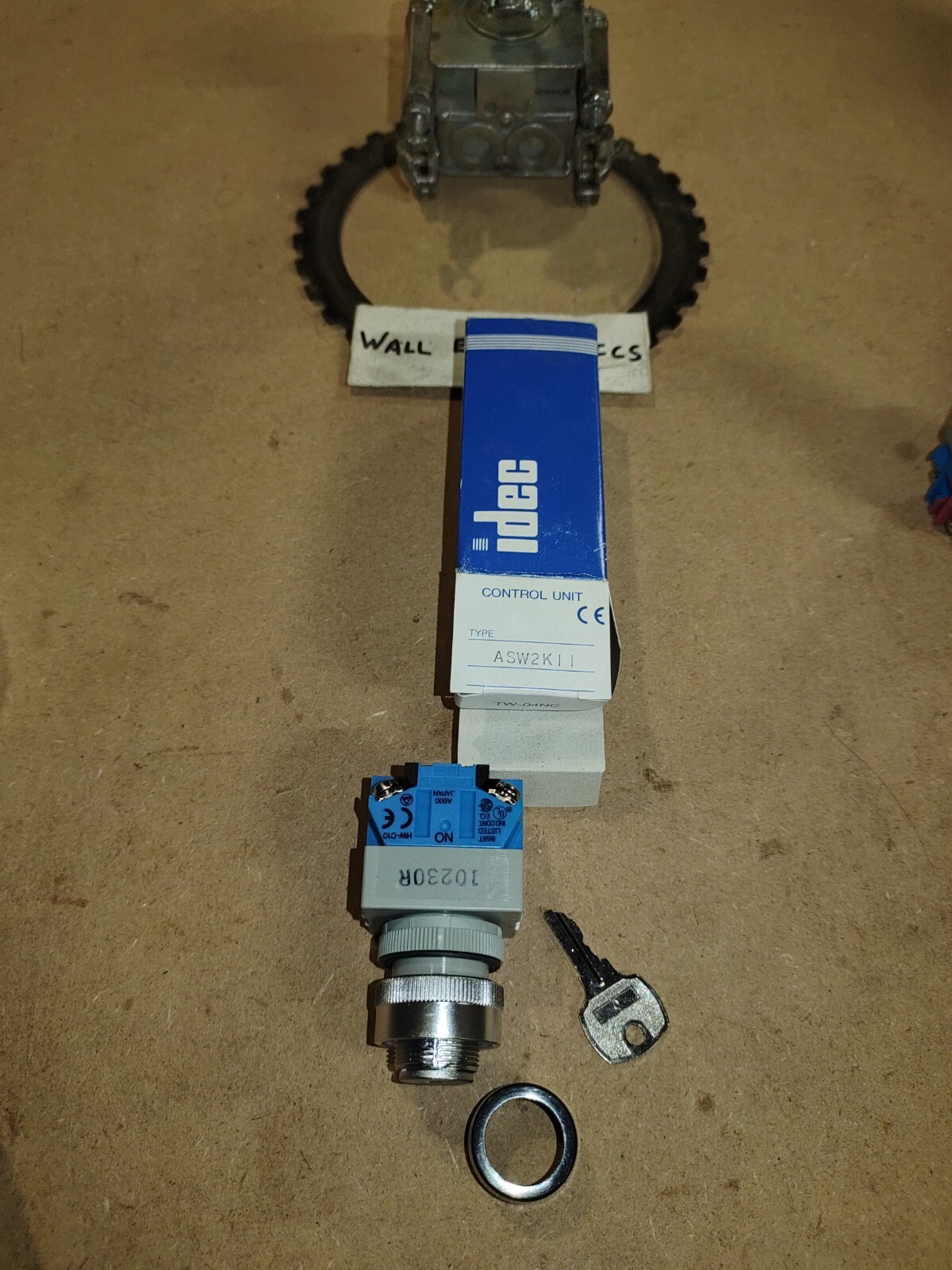 IDEC ASW2K11 Keyed Selector Switch =NEW= ONE