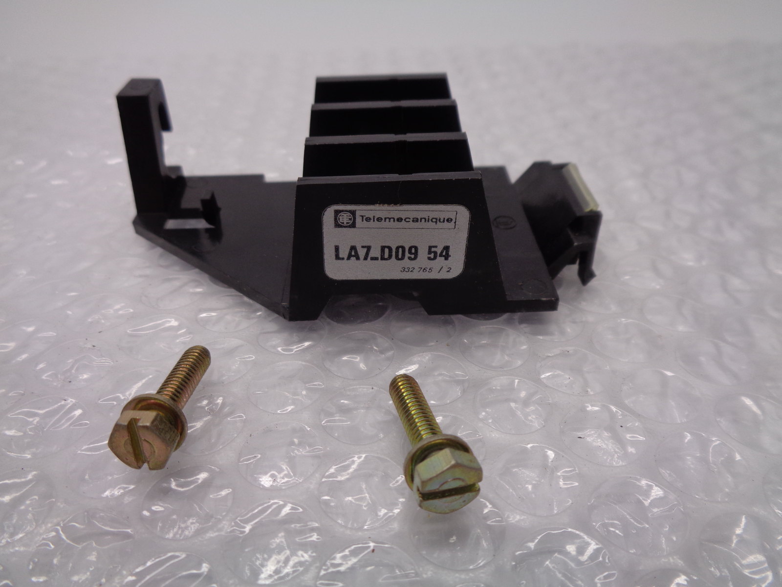 TELEMECANIQUE LA7.D09 54 RELAY BASE MOUNT NSNP