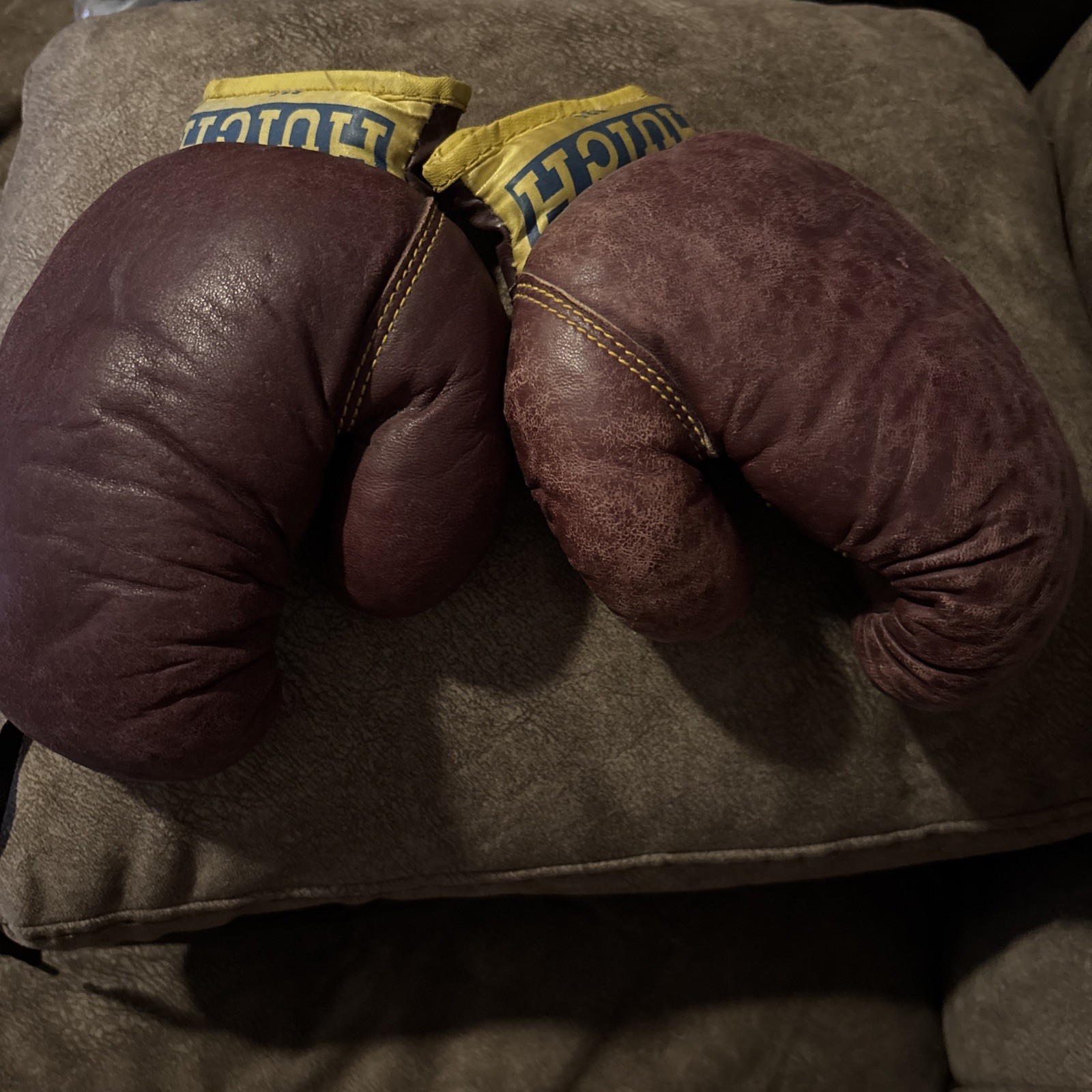 Vintage Collectible Hutch 525L Youth Kids Child Small Boxing Gloves BIN07