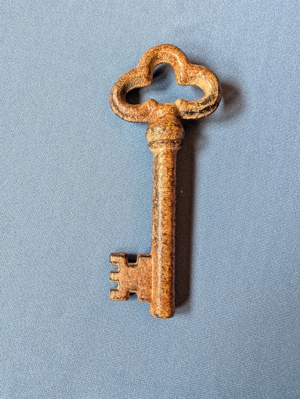Decorative stressed design SKELETON KEY, 4.75" long