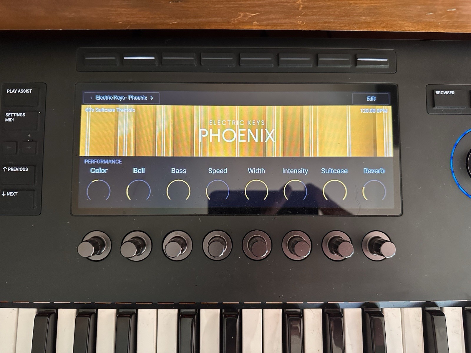 Native Instruments S-Series Komplete Kontrol S61 MK3 Keyboard Controller