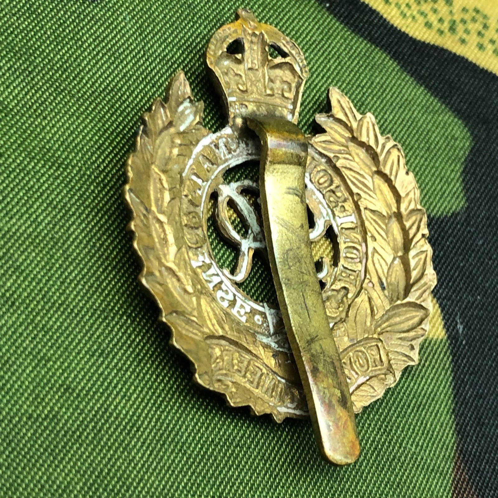 Royal Engineers - Original WW2 British Army Cap Badge