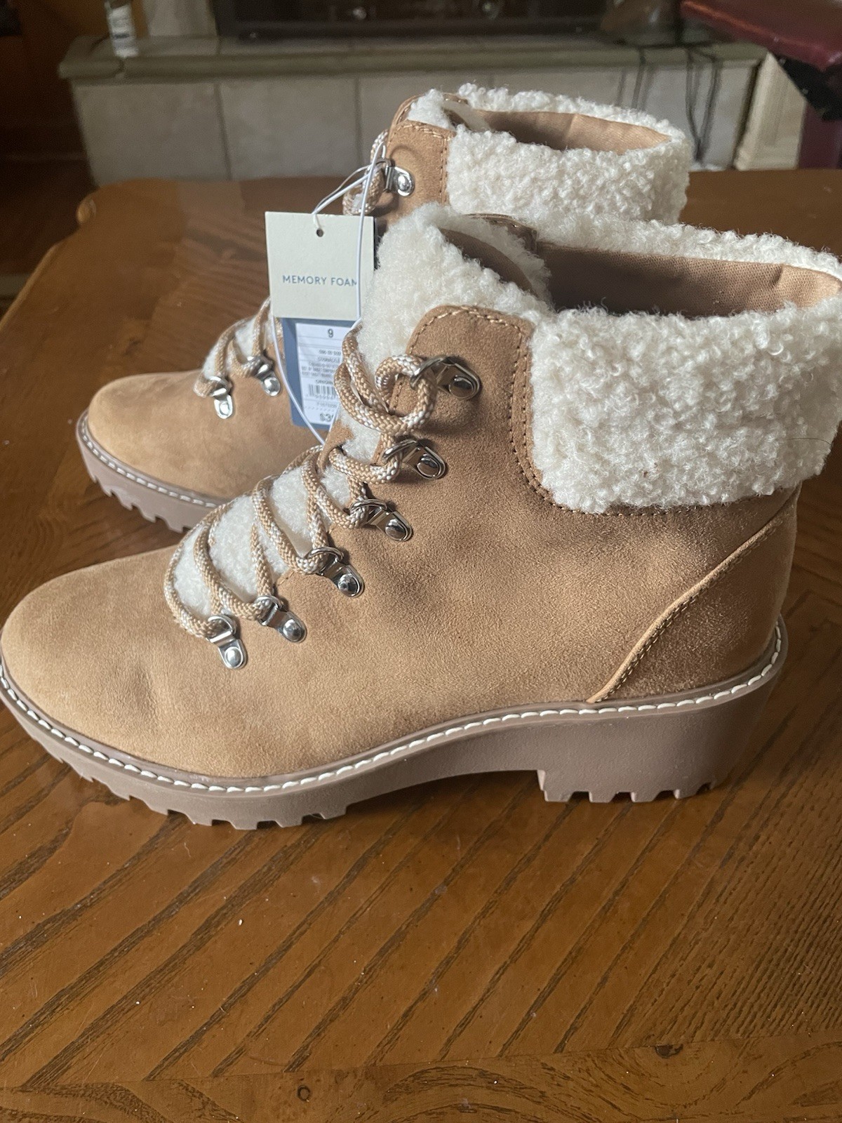 New Ladies Size 9 Brown Universal Thread Hiking Boots Faux Suede . New With Tags
