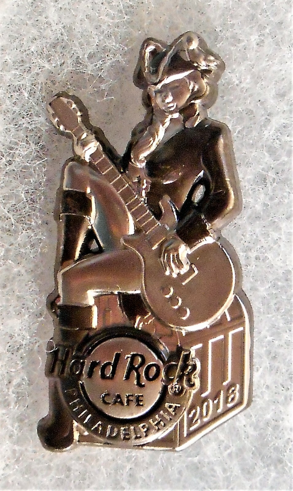 HARD ROCK CAFE PHILADELPHIA 3D SEXY PIRATE GIRL PLAYING BASS GUITAR PIN # 100326