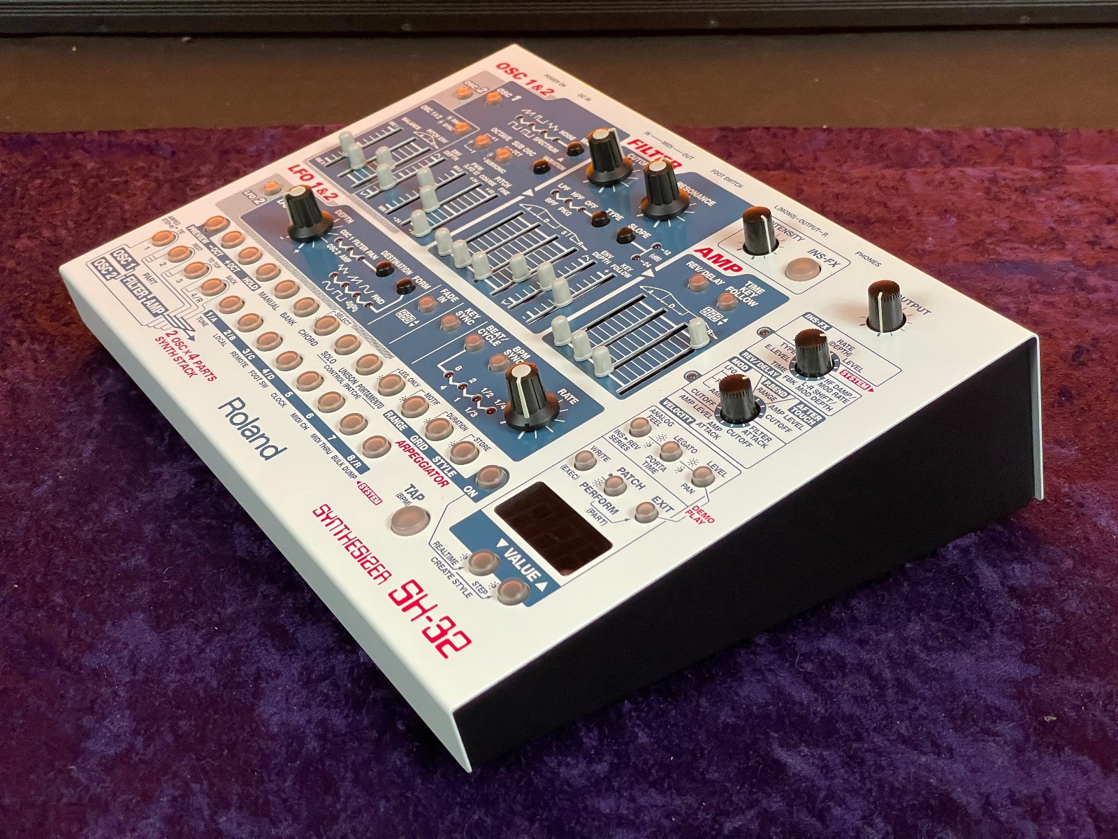Roland SH-32 4-part multitimbral desktop synthesizer