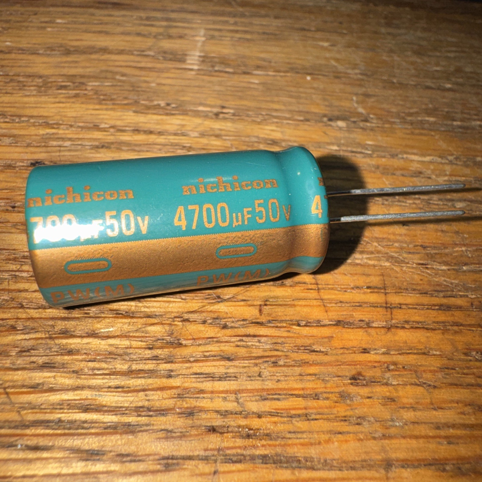 Nichicon 4700uF 50V Radial Electrolytic Capacitor H2415 PW(M) 18x36mm