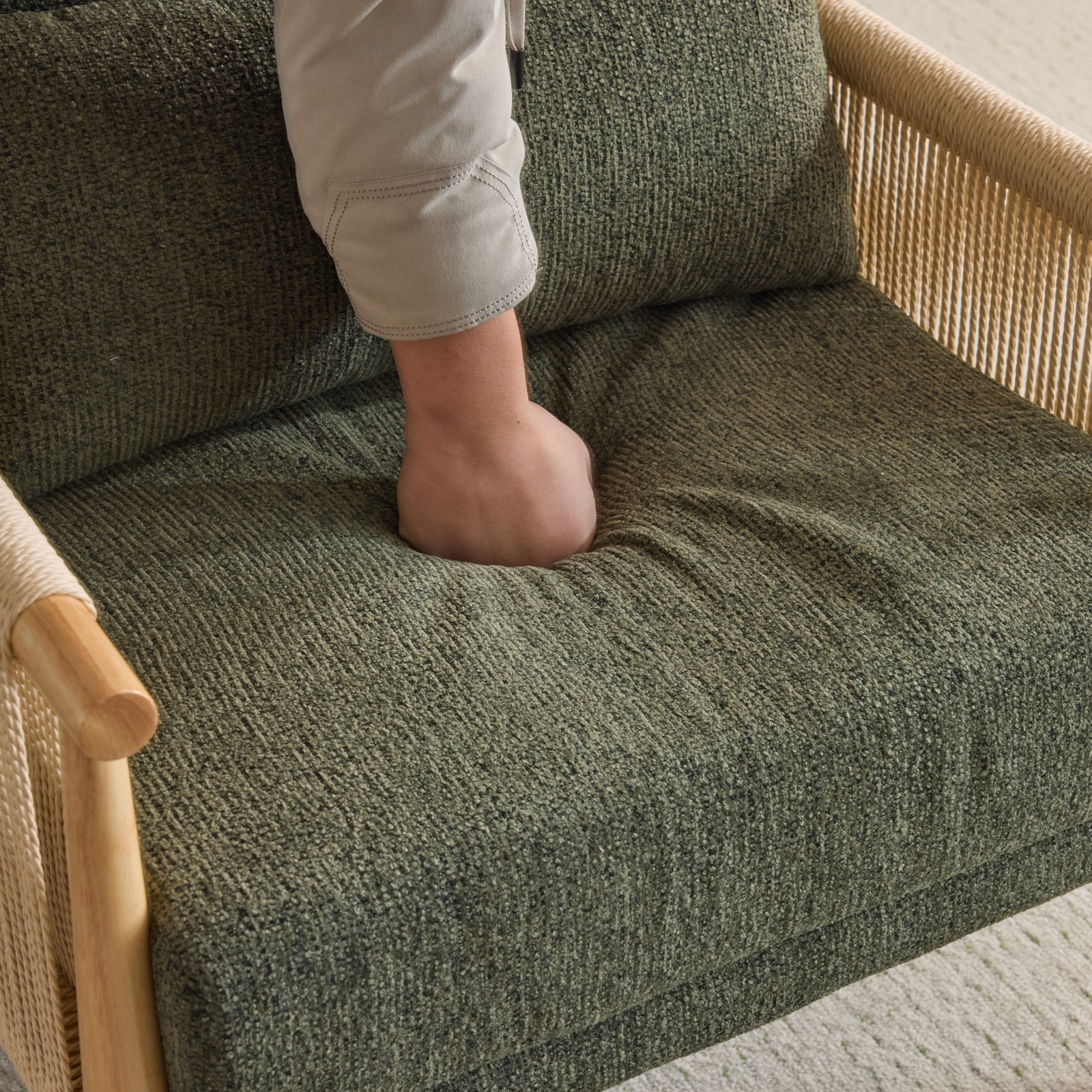 LEADZM Braid Accent Chair, Mid-Century Armchiar with Natural Oak Wooden Armrest