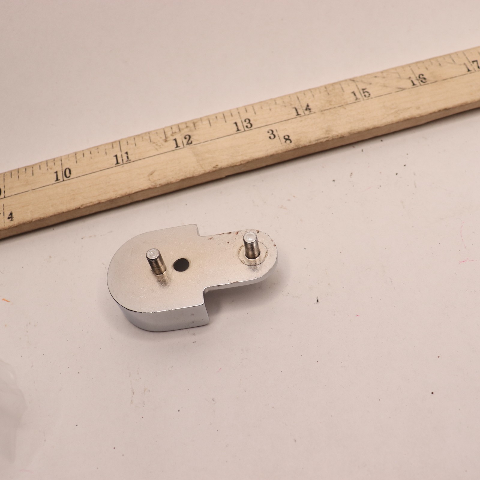 Knape&Vogt Closet Rod Open Round Flange/Support w/Pins 1-1/16" PS-213-C