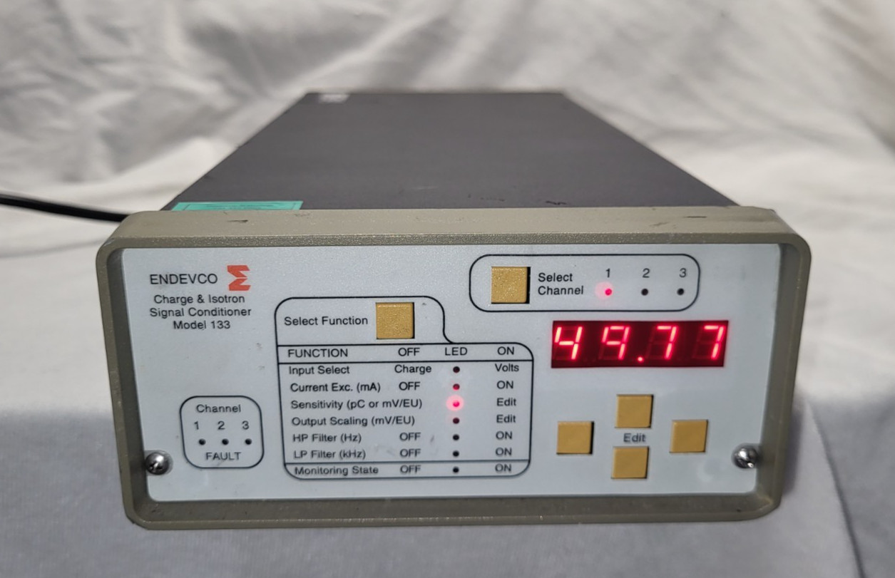 Endevco Model 133 Charge & Isotron Signal Conditioner