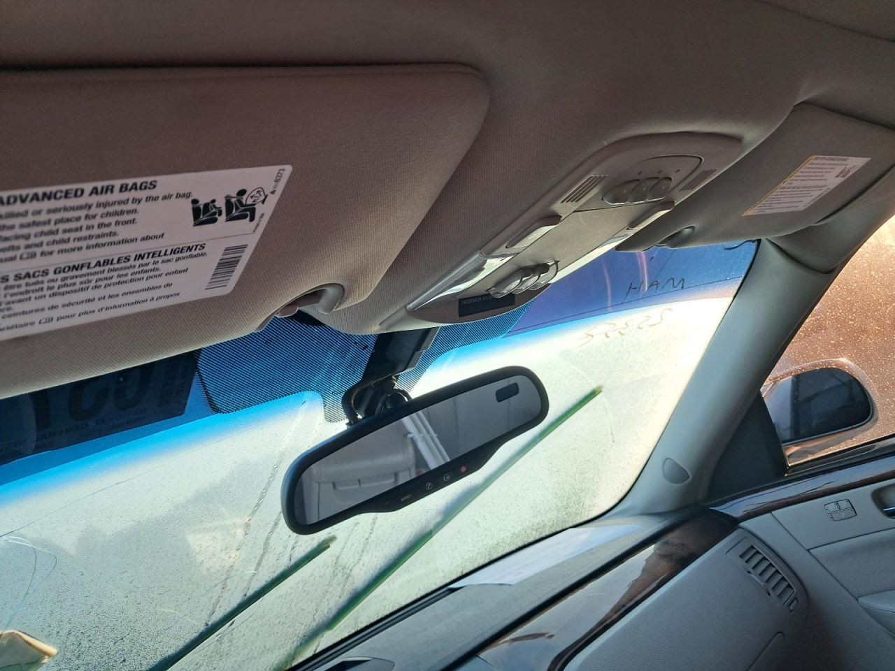 DTS 2011 Glove Box 4776953