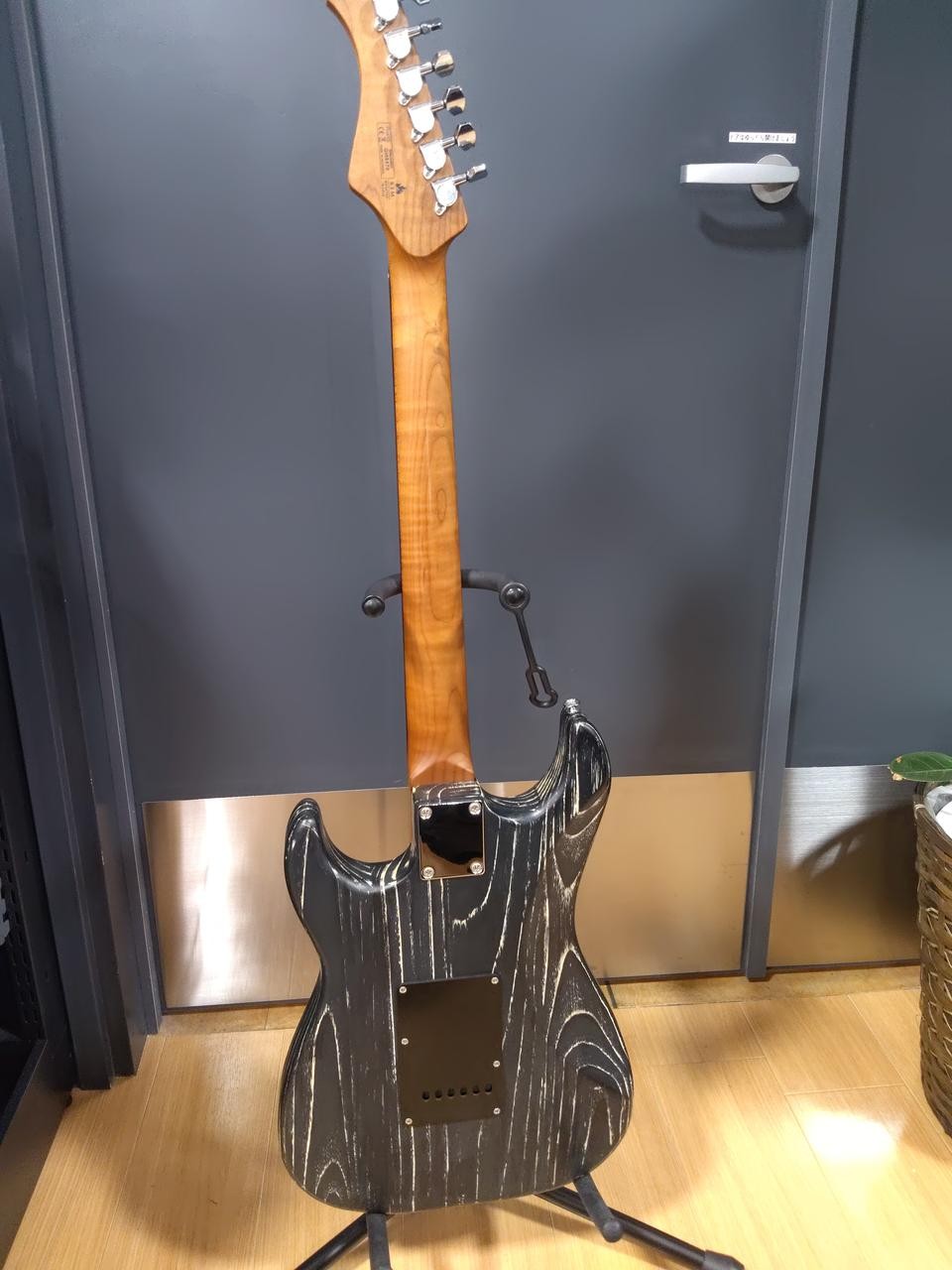 BACCHUS SGS-ASH RSM BLACK&WHITE Stratocaster type