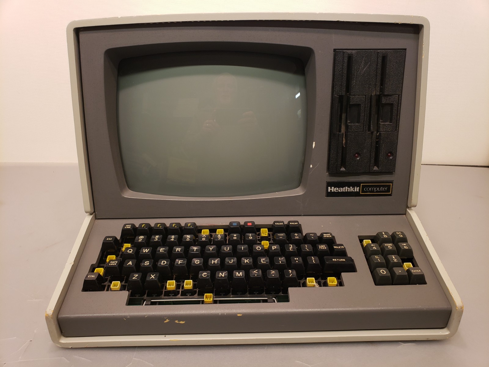 Vintage Heathkit H89 Personal Computer Dual Floppy *Powers On *Missing Keys