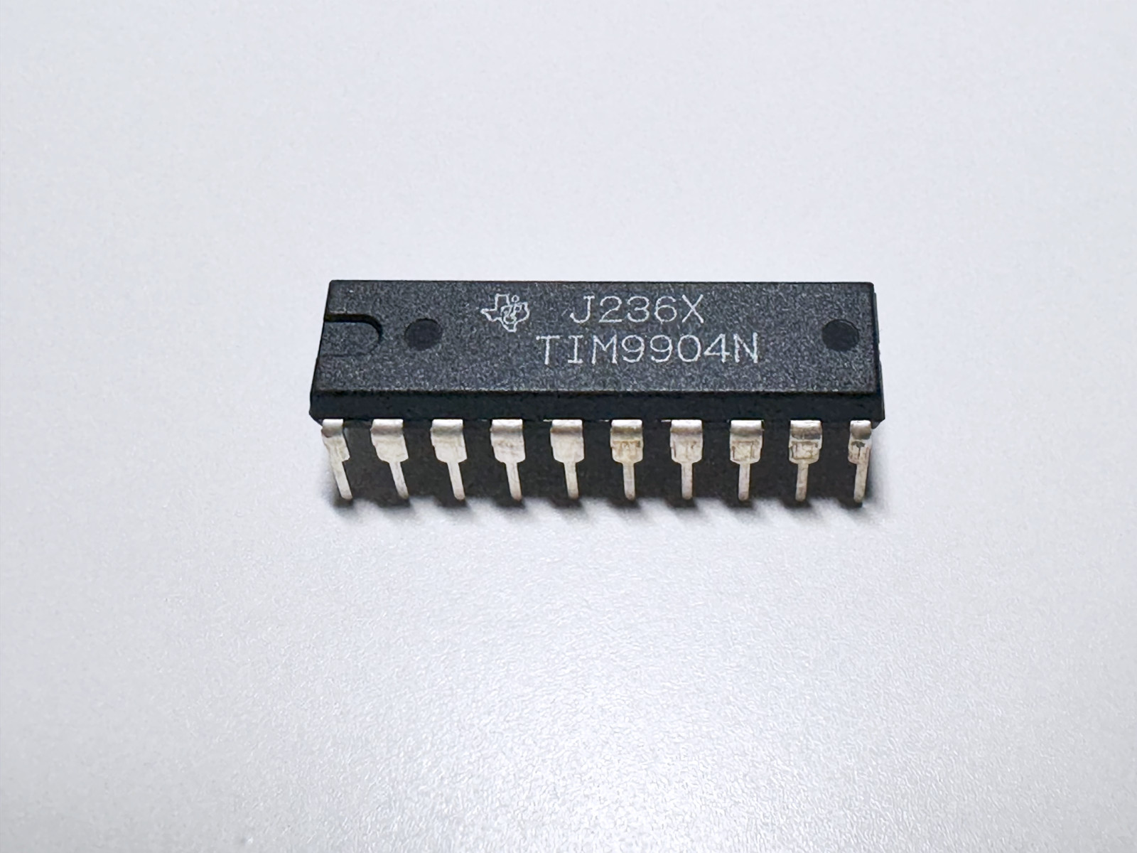 1X TIM9904N TI 4-Phase Clock Generator/Driver IC for TMS9900 CPU DIP-20