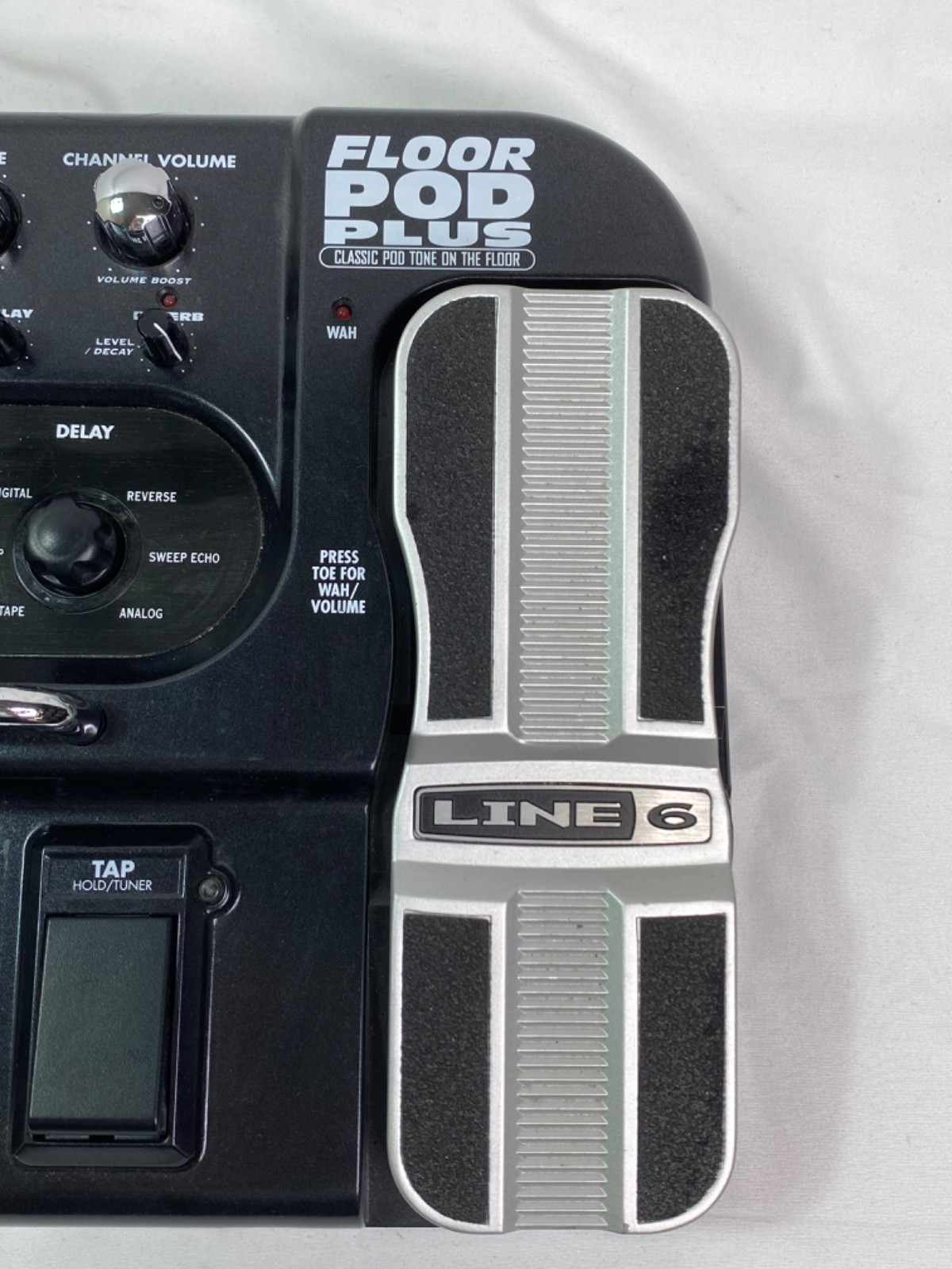 Line 6 Floor POD Plus Guitar Multi Effects Processor Pedal Board