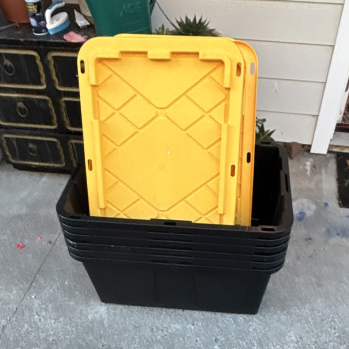 GreenWorks Large Plastic Stackable Lidded Tote Black/Yellow 31x20in