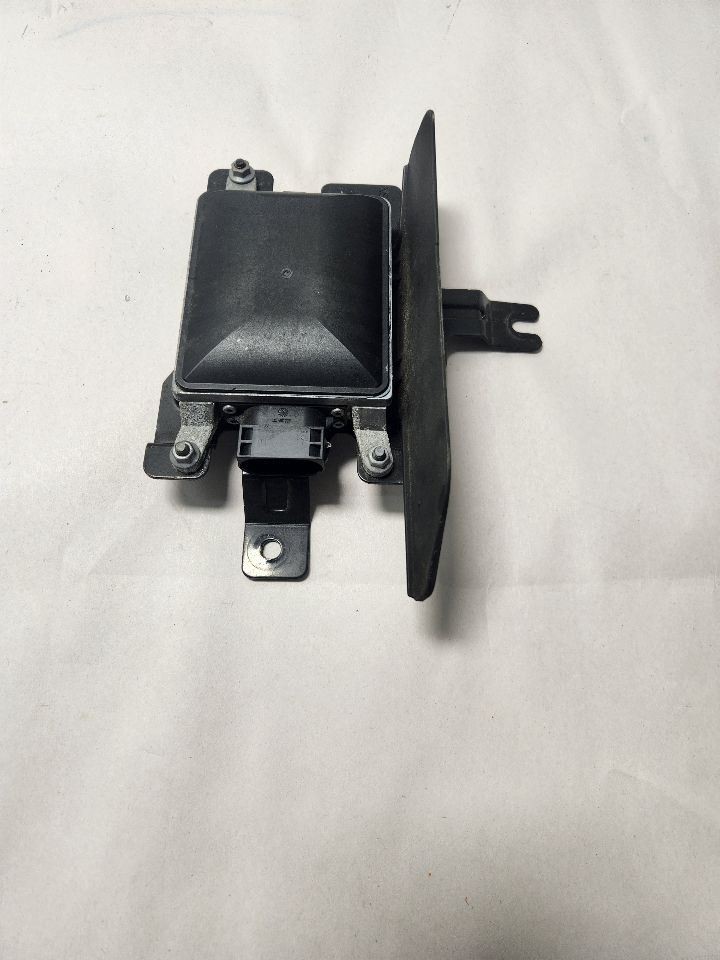 2018-2019 GENESIS G80 REAR LEFT BLIND SPOT RADAR SENSOR MODULE OEM 95811-B1600