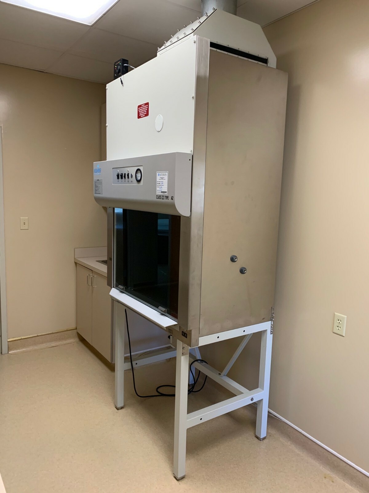 MICROBIOLOGICAL SAFETY CABINET NUAIRE NU-425-300