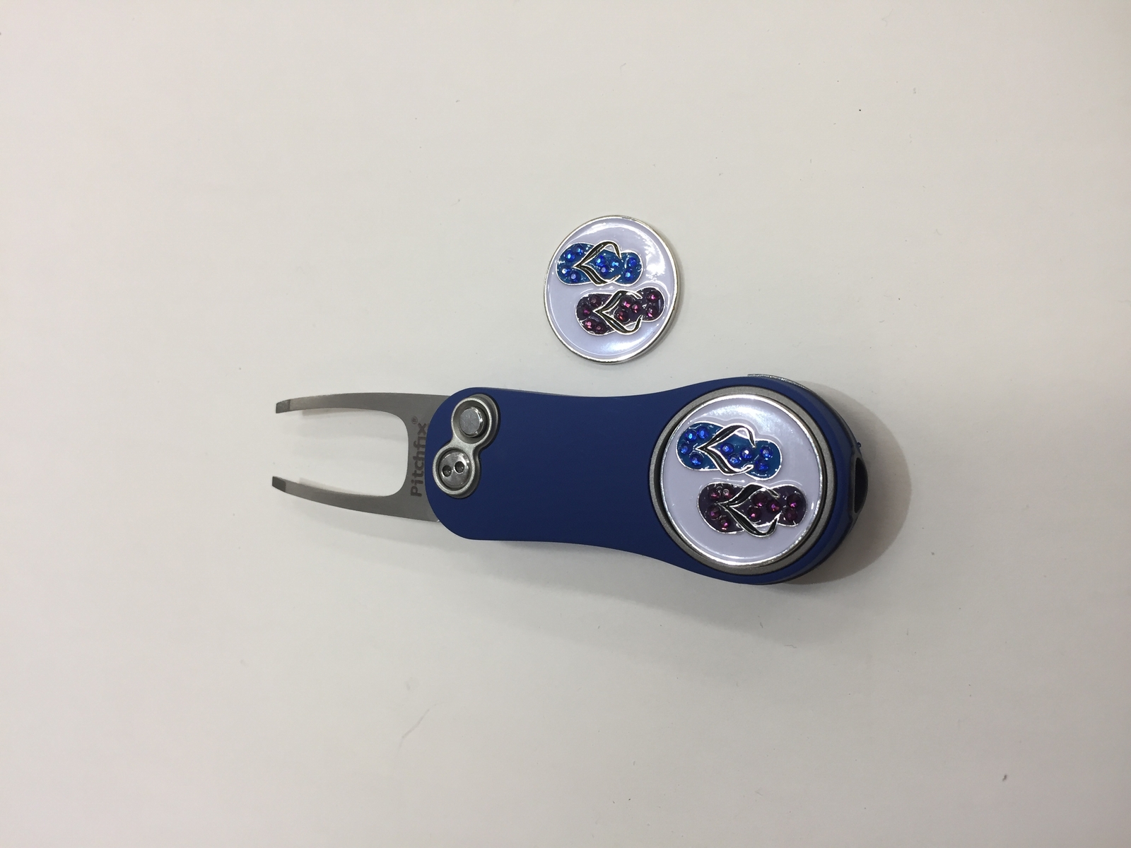 Pitchfix Hybrid 2.0 Switchblade Divot Tool with 2 Crystal Flip Flops Markers New