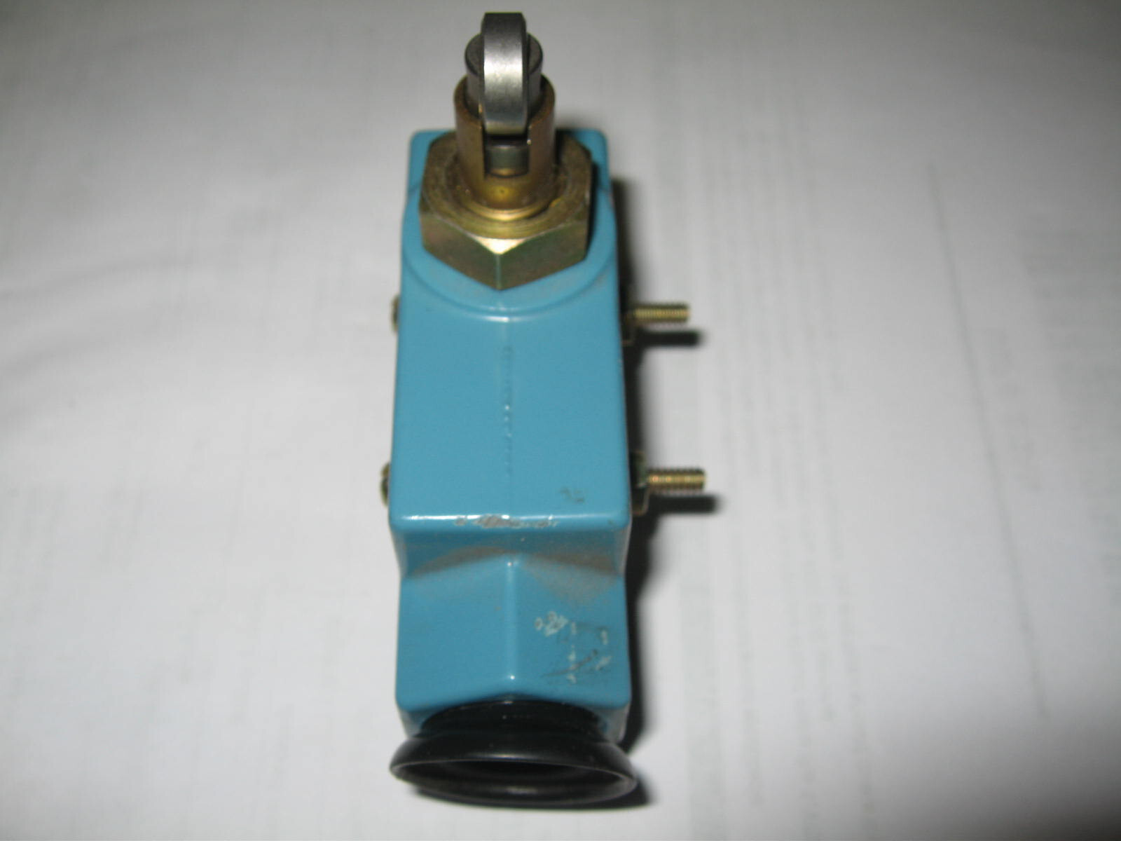 Honeywell BZE6-2RQ841-BP Enclosed Limit Switch, SPDT