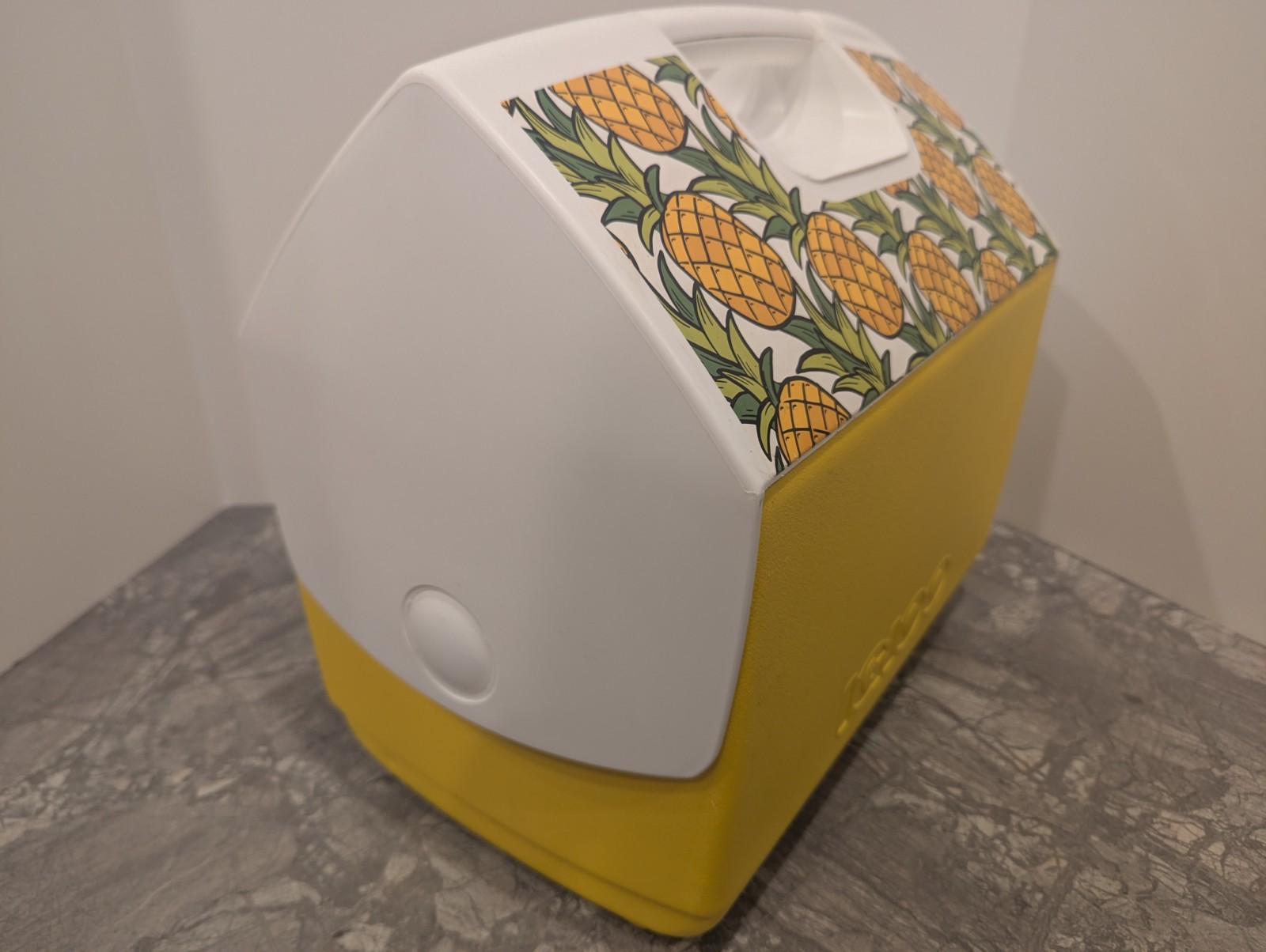 Vintage Igloo Playmate Elite Yellow Pineapple Cooler- MINT