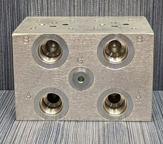 Source Fluid Power D03 Manifold SFP10002 SunSource 9-4070-2 2 Station D03