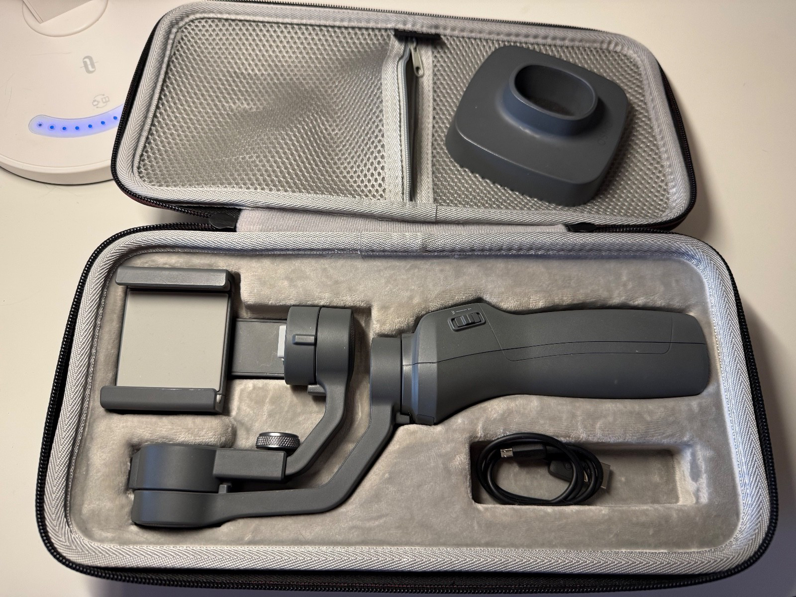 DJI Osmo Mobile 2 includes case