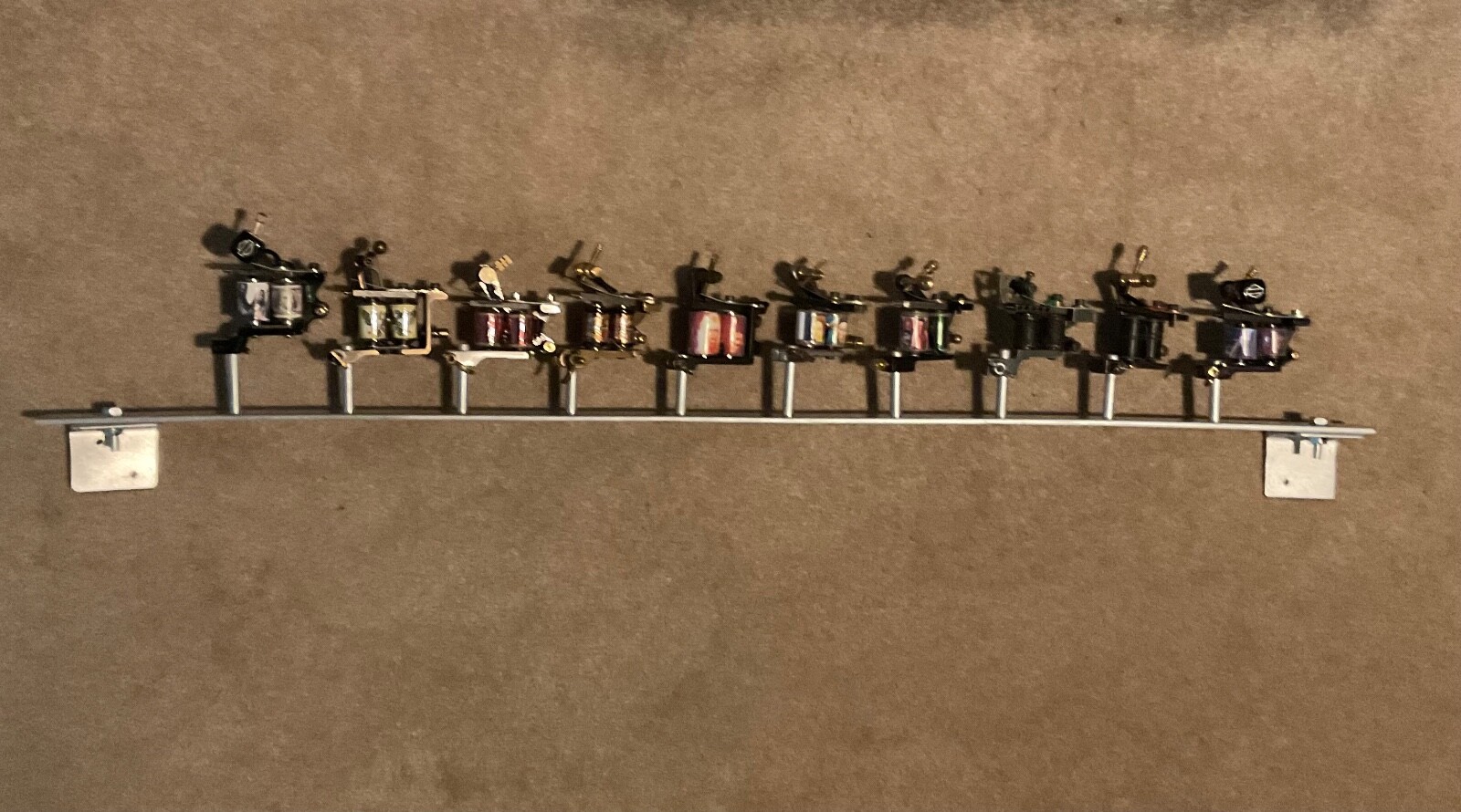 TATTOO MACHINE STAND  HOLDS TATTOO MACHINES  - PAINTED SILVER HAS 2 BRACKETS