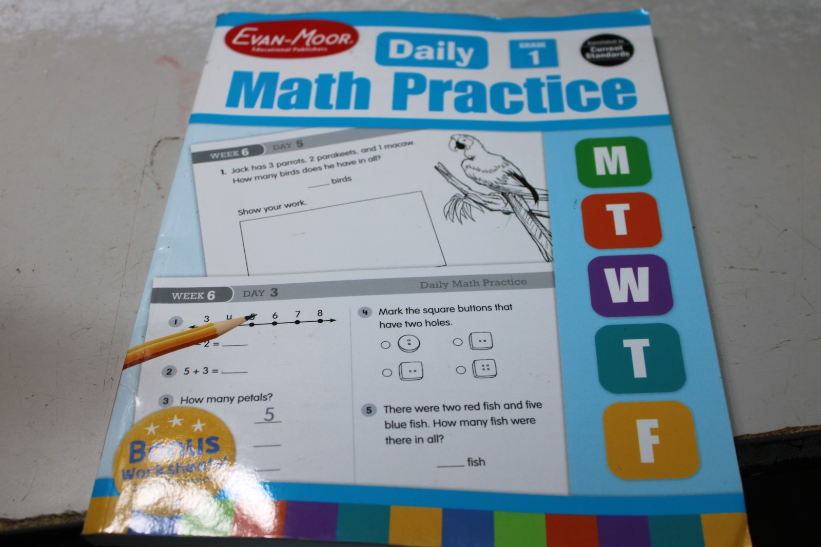 Daily Math Practice, Grade 1 Paperback Evan-Moor Educational Publ