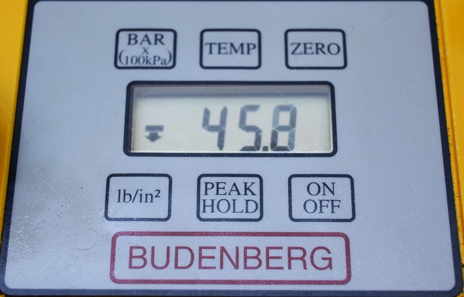 BUDENBERG E400 DIGITAL HYDRAULIC PRESSURE CALIBRATOR.