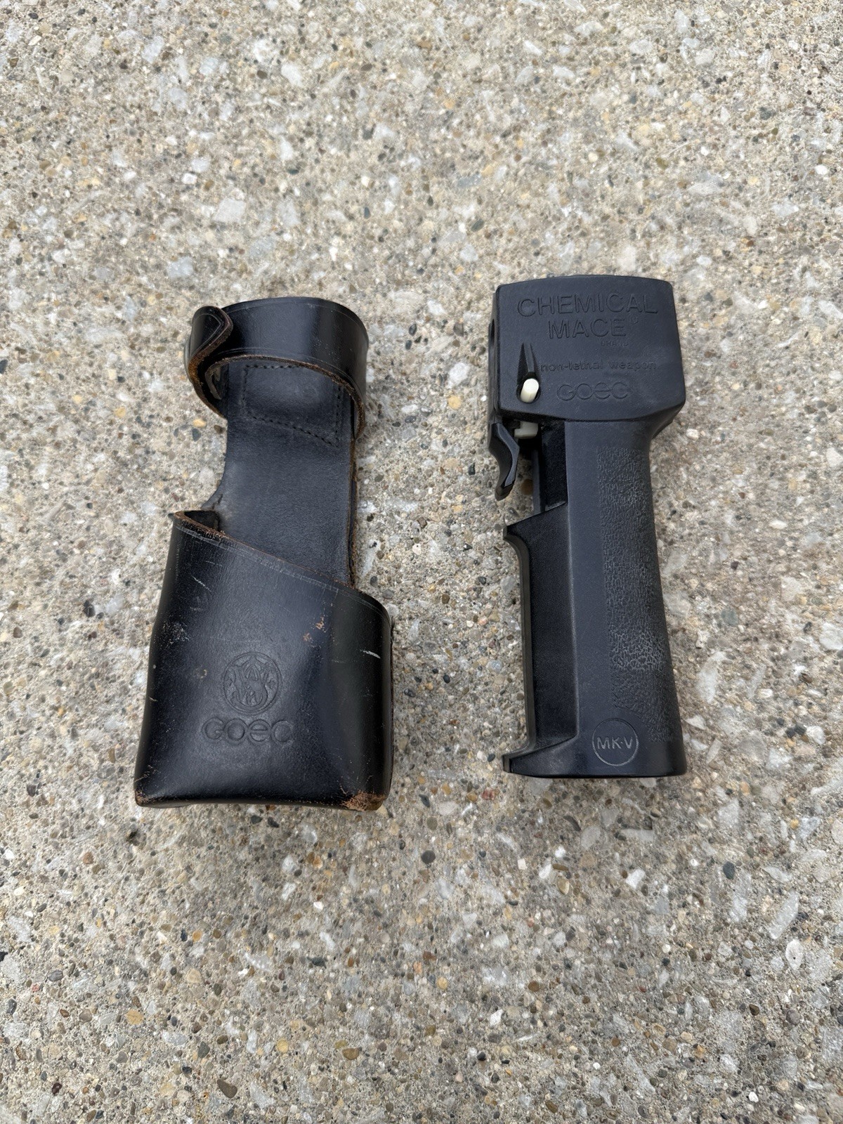 S&W GOEC Chemical Mace Leather Pistol Grip Carrier w/ MK-V Holder/Applicator