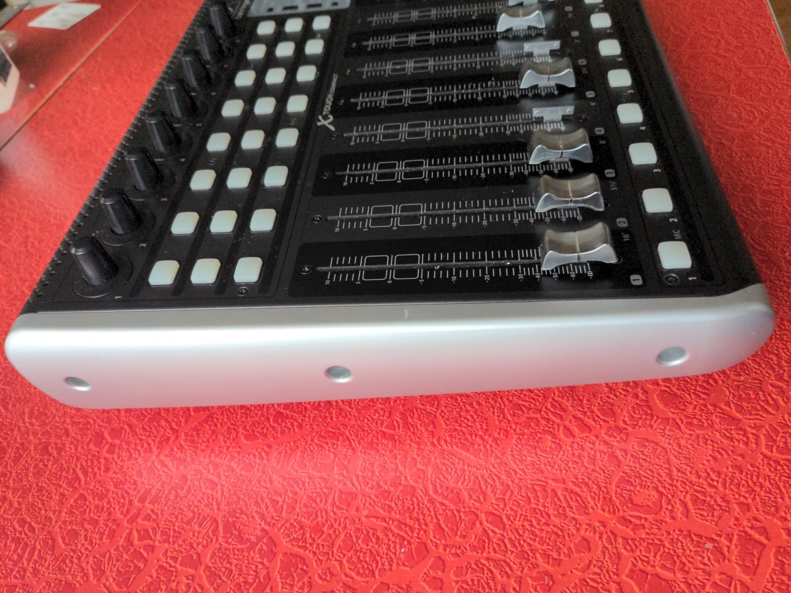 Behringer X-Touch Compact Universal Control Surface Music Recording Studio Mixer