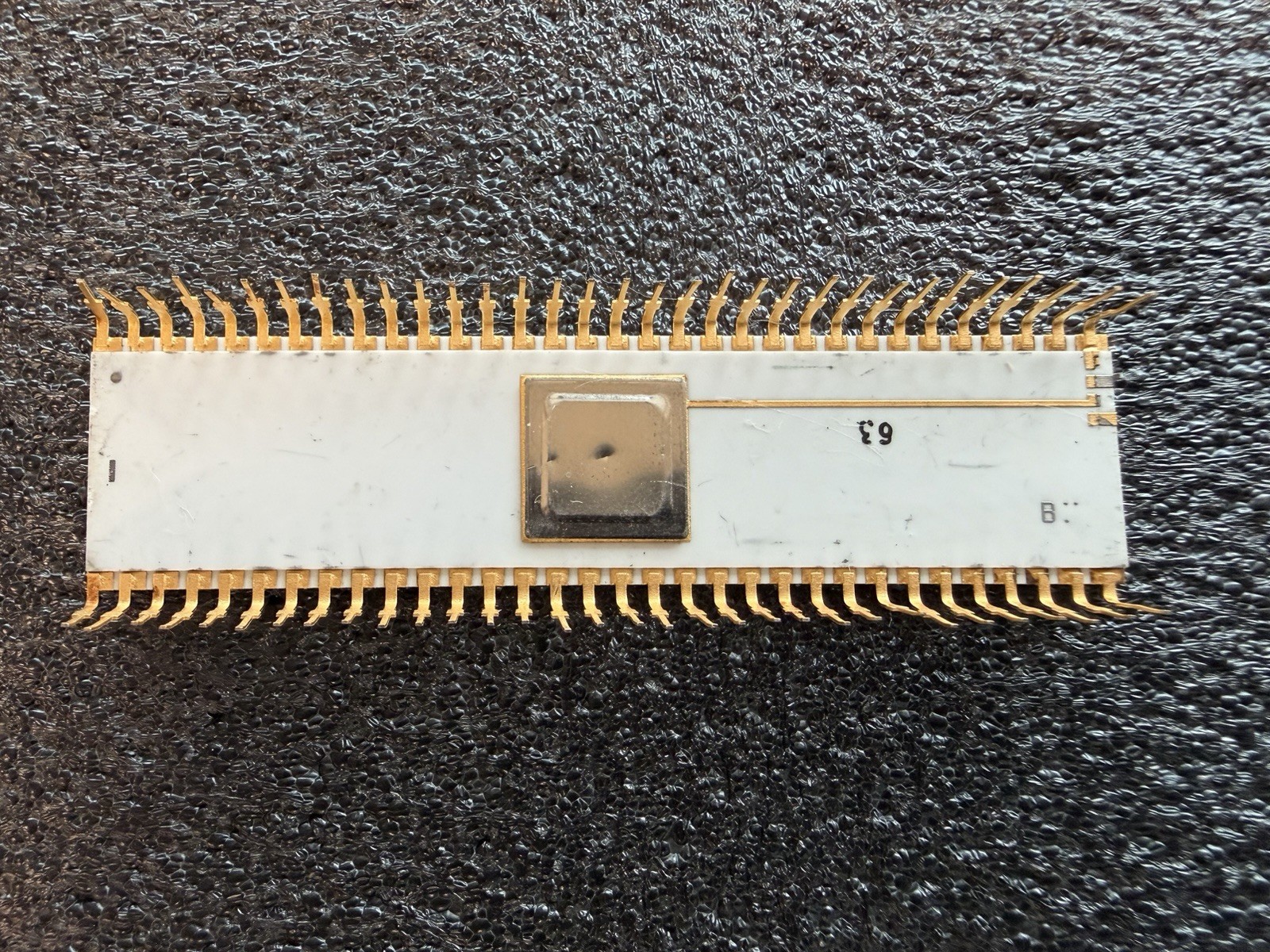 Rare Soviet USR KM1801BM3 Processor DIP64 Gold Lid Pins CDIP White ceramic 1992