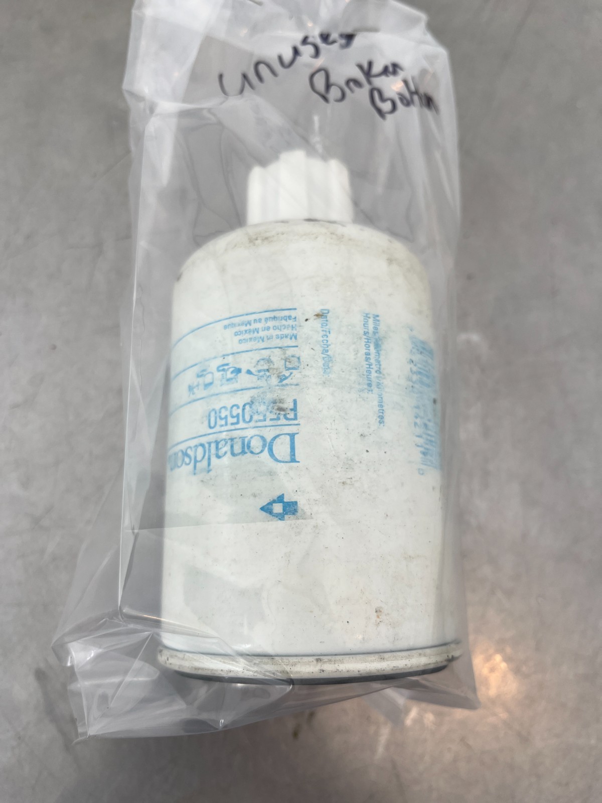 P550550  Genuine Donaldson FUEL FILTER  Damaged Plastic Cap, but valve works